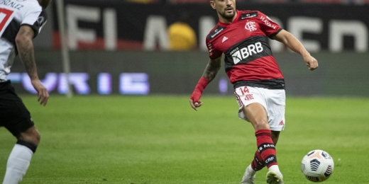 Arrascaeta, do Flamengo, sente dores na região posterior da coxa esquerda; jogador será reavaliado no CT