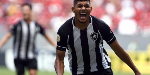 Artilheiro do Botafogo, Erison vive melhor temporada da carreira