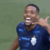 Atacante do CSA comemora gol da virada sobre Cruzeiro com ‘fala, Zezé’ e viraliza na web