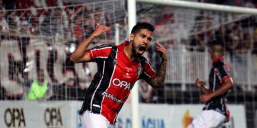 Atacante do Joinville, Luquinhas projeta temporada e traça metas