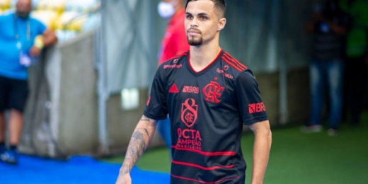 Atacante marca golaço em treino do Flamengo e brinca com bordão: 'Quando o Michael está feio, esquece!'