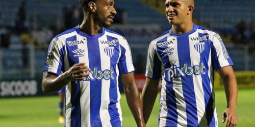 Atacante Muriqui celebra retorno ao futebol brasileiro após mais de uma década