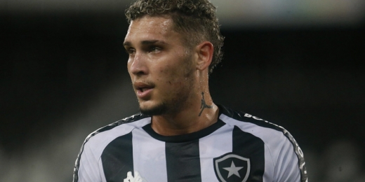 Autor do gol do Botafogo, Navarro não esconde decepção na estreia da Série B: 'É claro que ficamos tristes'