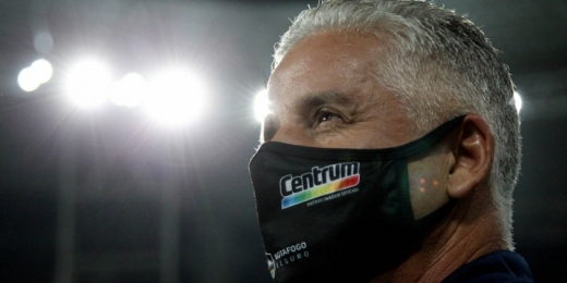 Auxiliar técnico Luis Fernando Flores comandará o Botafogo no confronto diante do Vila Nova, no Nilton Santos