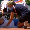 Barty sofre lesão, mas sobrevive em Roland Garros