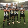 Botafogo campeão! Carli e Kanu erguem troféu da Série B em Nilton Santos lotado