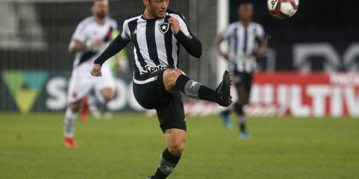 Botafogo: com 11 jogos a menos, Luís Oyama supera participações em gols e envolvimento da Série B 2020