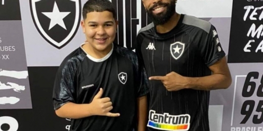 Botafogo convida 'Gordin do Tiktok' a conhecer Nilton Santos e elenco: 'Sonho realizado'