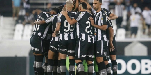 Botafogo dá resposta positiva após derrota, volta aos trilhos e continua caminho para o acesso no Brasileirão