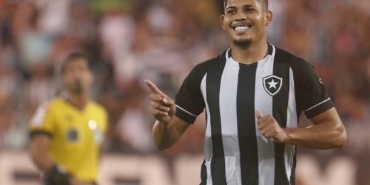 Botafogo demonstra interesse em renovar o contrato de Erison