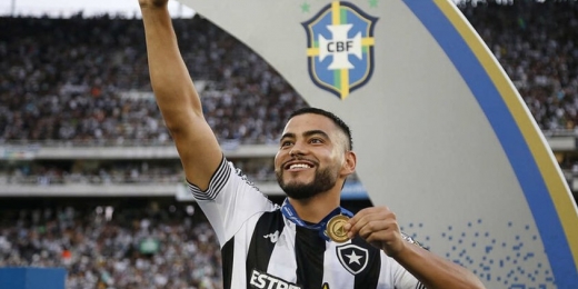 Botafogo encaminha permanência do volante Barreto até 2023