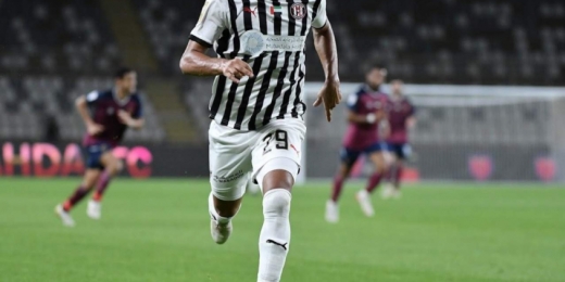 Botafogo negocia a contratação do atacante Victor Sá, do Al-Jazira