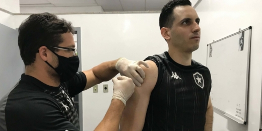Botafogo realiza vacinação para prevenção de infecção pelo vírus Influenza em atletas e funcionários