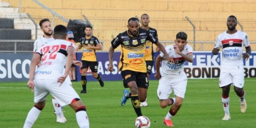 Botafogo-SP enfrenta dupla catarinense para engrenar na Série C