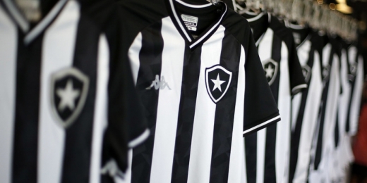 Botafogo terá frase 'Amor é amor' no uniforme contra o Vitória pelo dia do orgulho internacional LGBTQIA+