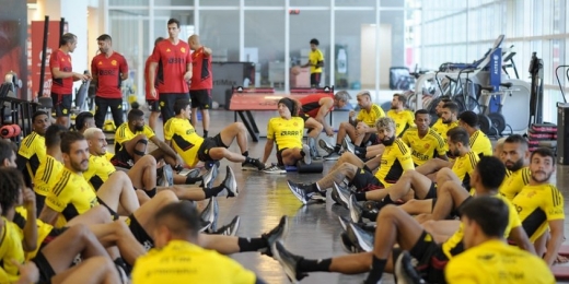 Brasileiro: Flamengo inicia trajetória pressionado para recuperar o futebol de favorito e com um alento