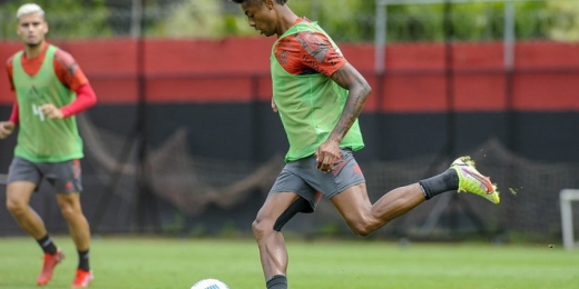 Bruno Henrique faz treino completo com o grupo e se aproxima de volta ao Flamengo; Diego inicia transição