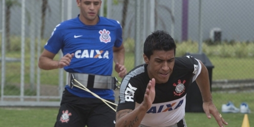 Cabe mais um? Corinthians estuda viabilidade de negócio com Paulinho para 2022