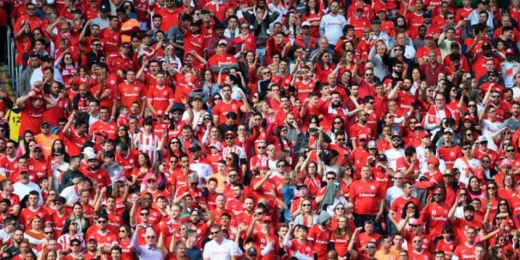 Caldeirão vermelho! Torcida do Inter protesta antes de jogo pela Libertadores