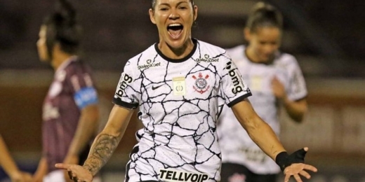 Campeã com o Corinthians, Gabi Zanotti cobra reajuste da premiação do futebol feminino