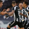 Cano analisa vitória do Vasco sobre o Botafogo e comemora gol marcado: ‘Muito feliz’