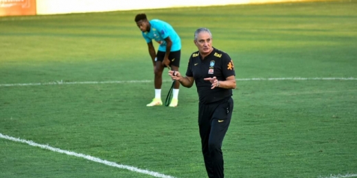 Carinho da torcida, treino e possível novidade no time titular: o dia da Seleção em Manaus