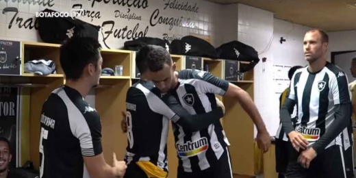 Carli e Ricardinho incentivam o grupo em vitória sobre o Remo; veja os bastidores do triunfo do Botafogo