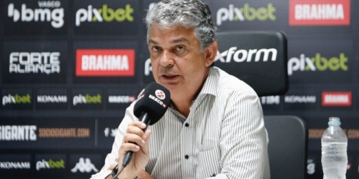 Carlos Brazil admite possibilidade de reintegrar Bruno Gomes e Vanderlei: 'Buscar a melhor situação para todos'