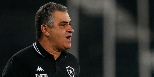 Chamusca admite necessidade de evolução no ataque do Botafogo: 'Ter mais ambição, ser mais assertivo'