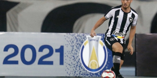 Chamusca elogia Luís Oyama, do Botafogo: 'Tem agregado muito à equipe'