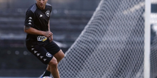 Chamusca elogia Rafael Moura e revela planejamento para o atacante no Botafogo