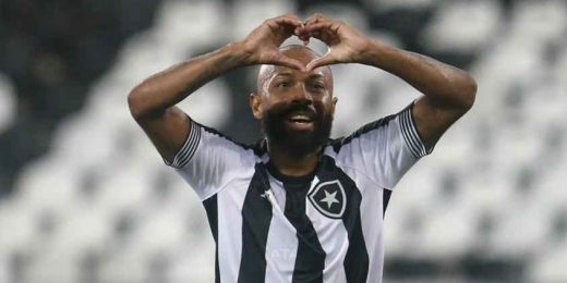 Chay coloca torcida como uma das motivações pelo acesso no Botafogo: 'Eles merecem muito'