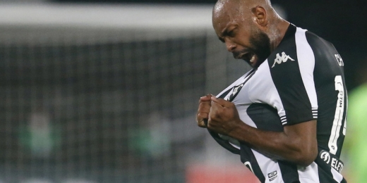 Chay lamenta empate do Botafogo e fala sobre hat-trick: 'Momento marcante para mim'