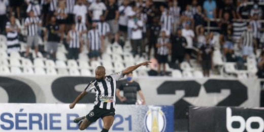Chay treina entre os titulares e pode iniciar jogo pelo Botafogo; veja provável escalação