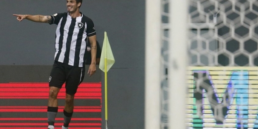 Chegou! Lucas Piazon precisa de 10 minutos em vitória para marcar primeiro gol pelo Botafogo