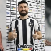 Cheio? Com novos reforços, Botafogo chega a oito volantes no elenco