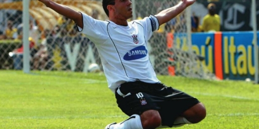 Com a camisa do Corinthians, Tévez era eleito 'Rei da América' há 16 anos