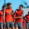 Com desfalques e Muniz em alta, Flamengo amplia espaço da base no elenco