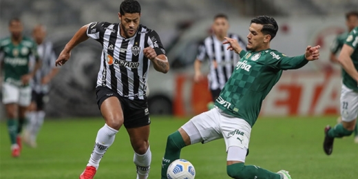 Com dois de Savarino, Atlético-MG derrota o Palmeiras e aumenta vantagem na liderança do Brasileirão