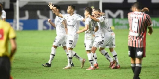 Com dois gols no primeiro tempo, Santos supera São Paulo em reencontro de Diniz com ex-clube