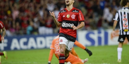 Com gol de Michael, Flamengo vence o Atlético-MG e se mantém na briga pelo título do Brasileirão
