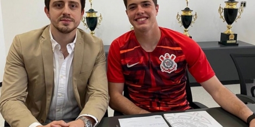 Com multa de R$ 150 milhões, goleiro do sub-17 do Corinthians assina contrato profissional