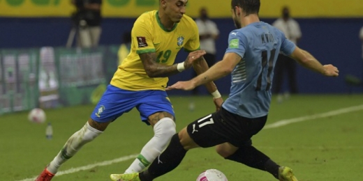Com show de Neymar e Raphinha, Seleção atropela Uruguai em Manaus