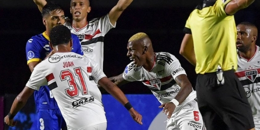 Com time alternativo, São Paulo vence o Everton por 2 a 0 na Sul-Americana e se mantém 100%