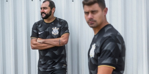 Corinthians anuncia oficialmente modelo 2022/23 do uniforme dois