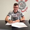 Corinthians anuncia renovação de contrato com Lucas Piton