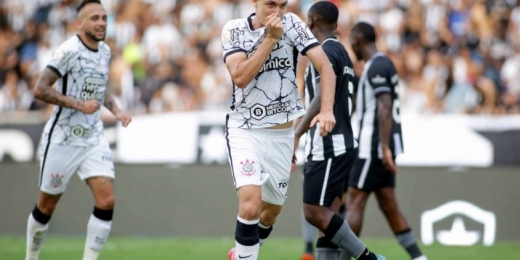 Corinthians chega a ter time com nove atletas formados na base em vitória sobre o Botafogo