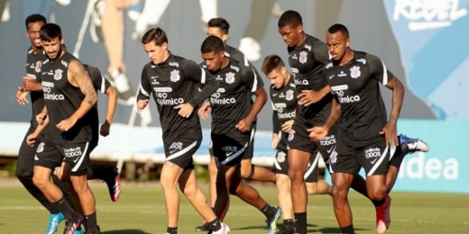 Corinthians faz treino tático de olho no duelo com o Atlético-GO