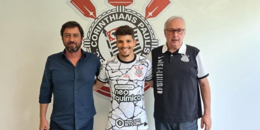 Corinthians oficializa a chegada do lateral português Rafael Ramos