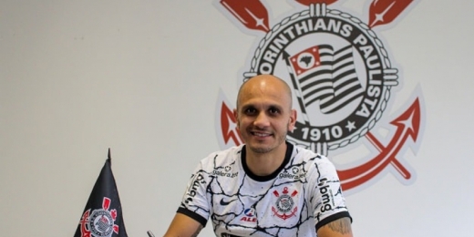 Corinthians prorroga contrato de Fábio Santos e registro já está no BID